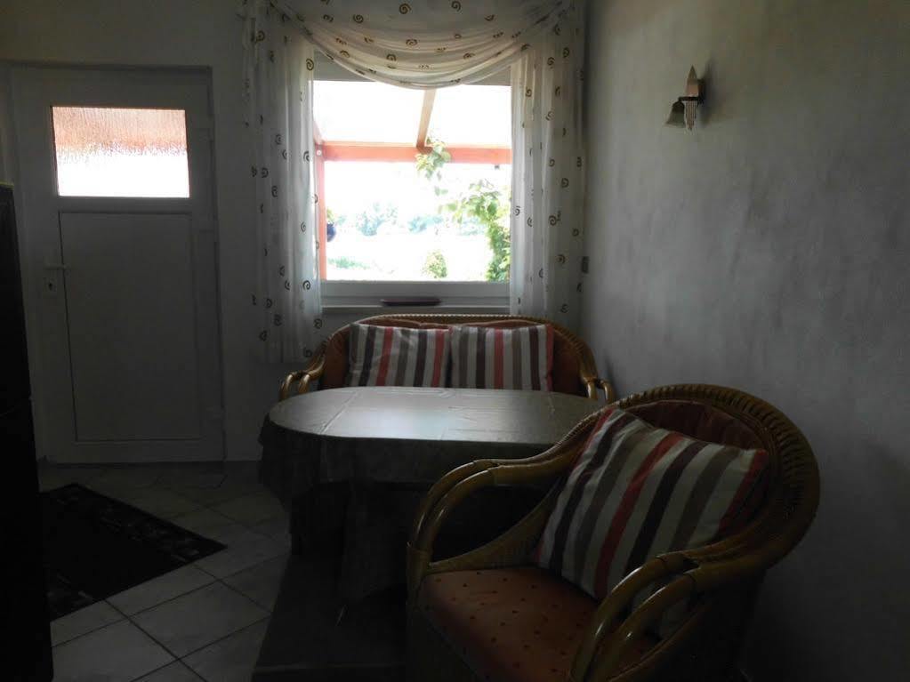 Bungalow Idylle Am See Neuruppin Εξωτερικό φωτογραφία